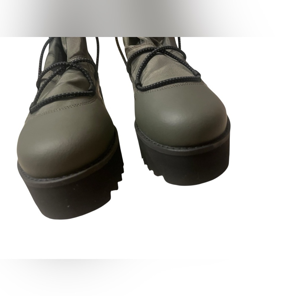 NWOT UGG Ultra Matte Classic Rising Toggle Platform Women's Ankle Boots SZ 8 - Picture 5 of 10
